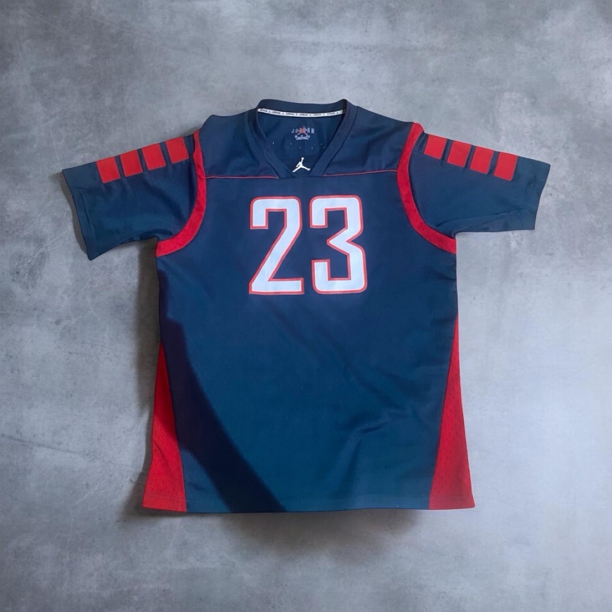 تي شيرت رياضي Jordan Brand رقم 23 أزرق وأحمر