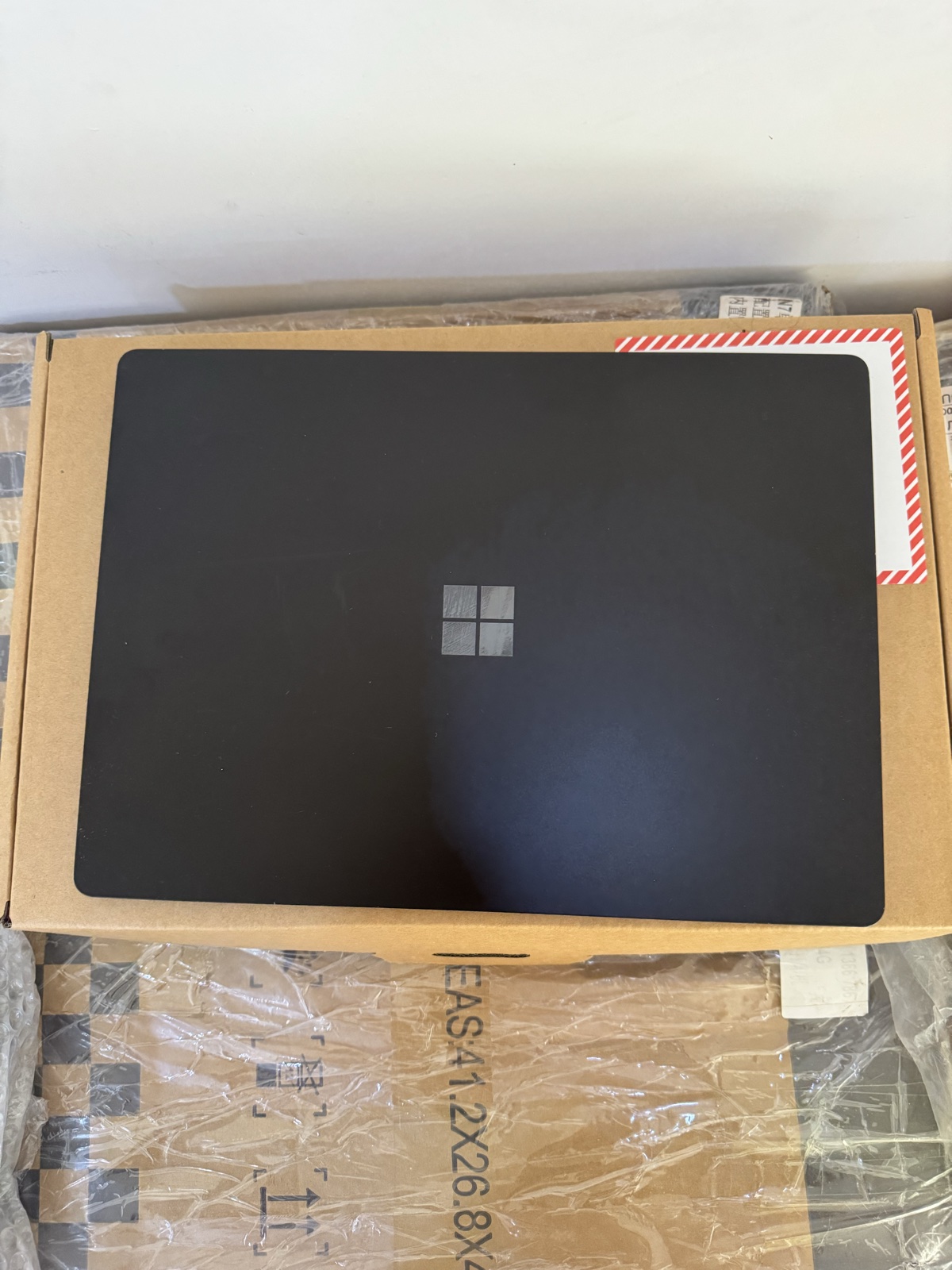 لابتوب Microsoft Surface أسود جديد