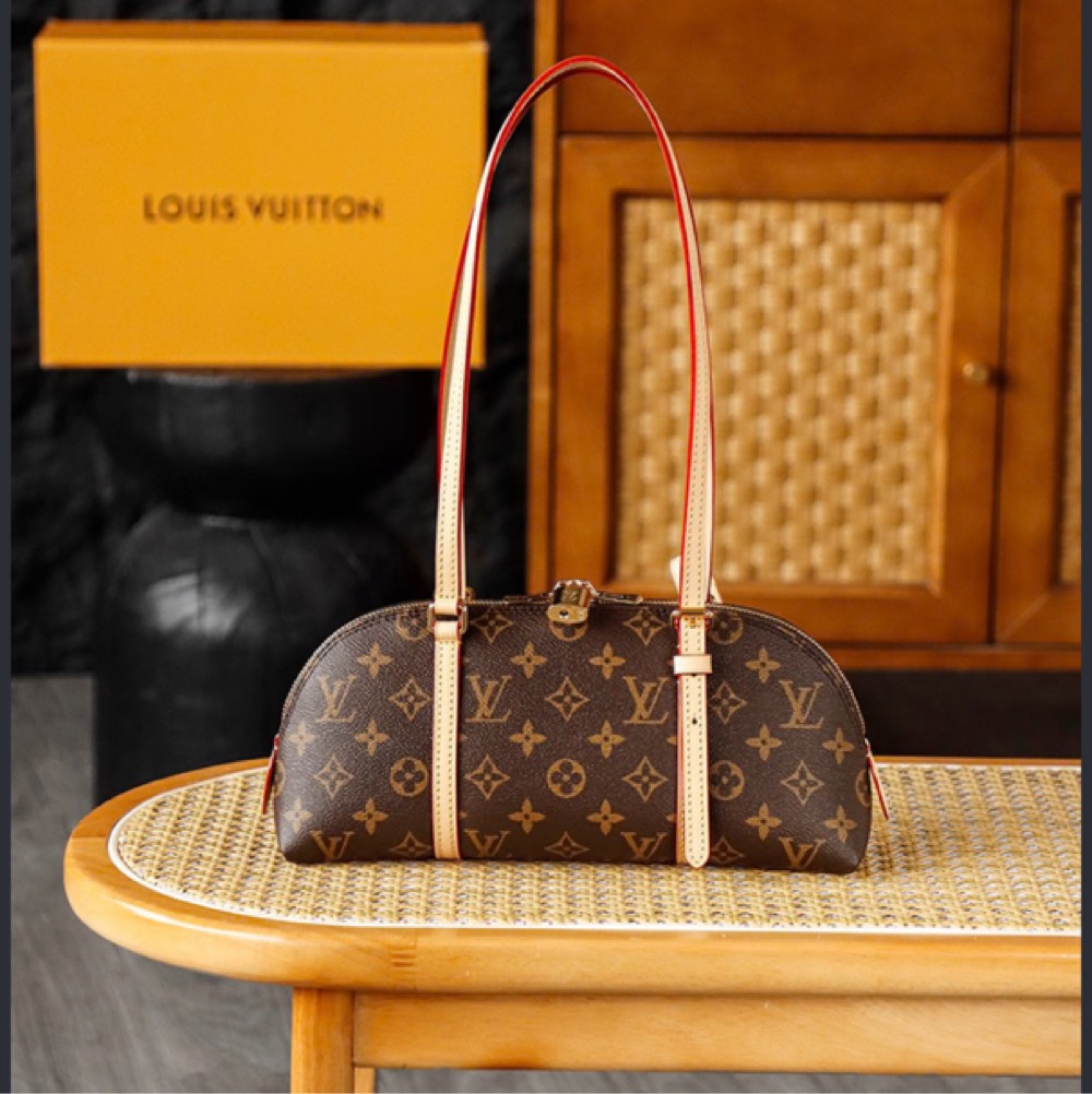 ليس فيتون جنطه LV